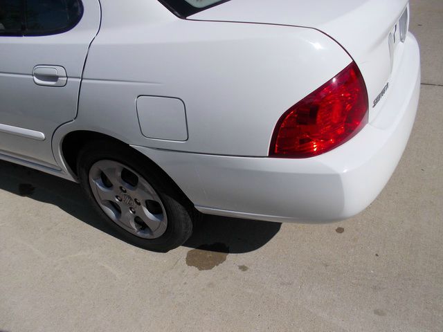 Nissan Sentra E43 Sedan