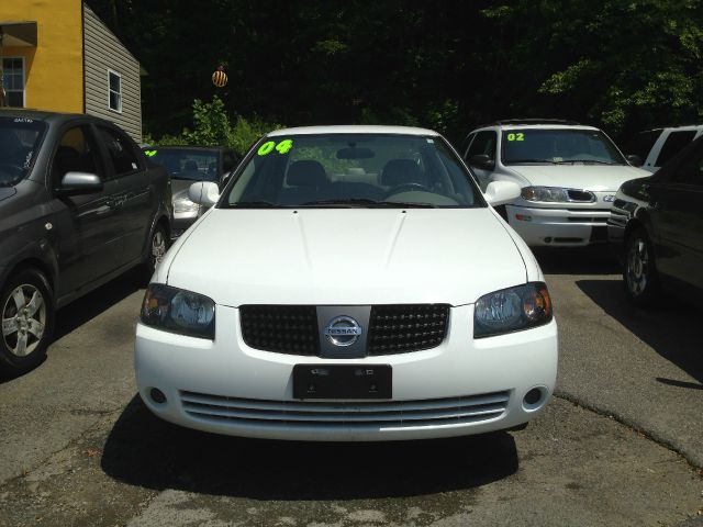 Nissan Sentra E43 Sedan