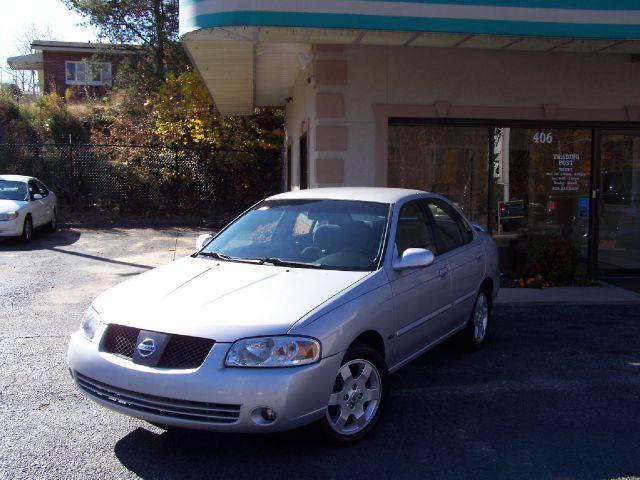 Nissan Sentra E43 Sedan