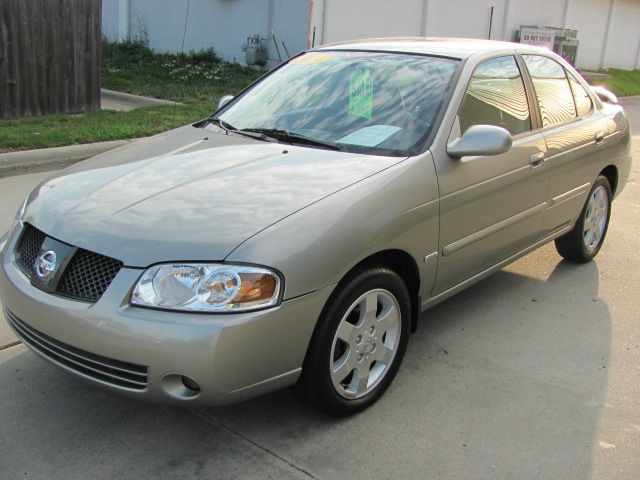 Nissan Sentra E43 Sedan