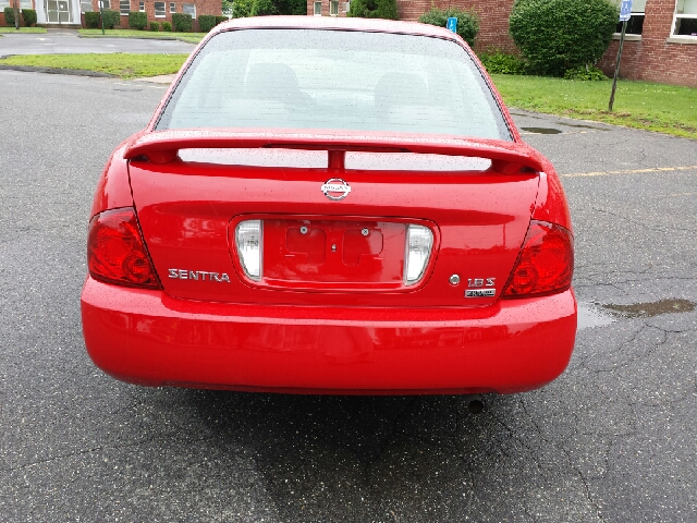 Nissan Sentra E43 Sedan