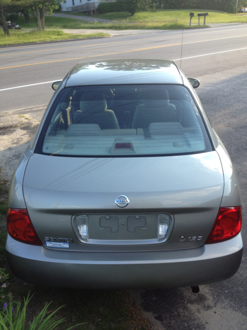 Nissan Sentra E43 Sedan