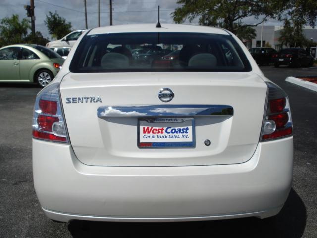 Nissan Sentra 2010 photo 1