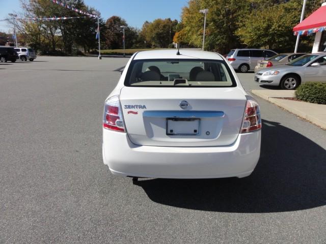 Nissan Sentra 2010 photo 3