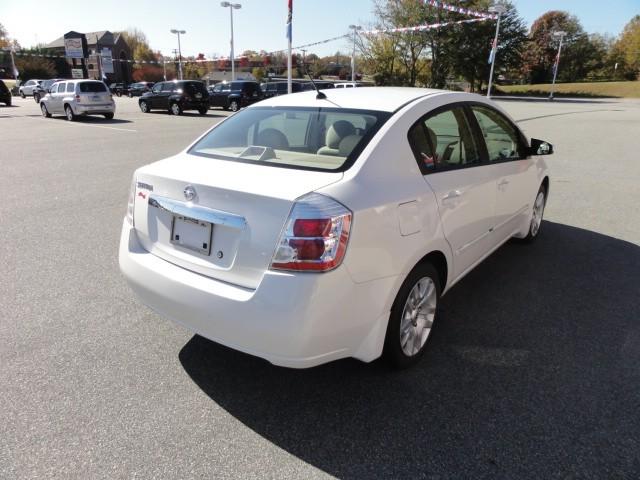 Nissan Sentra 2010 photo 4