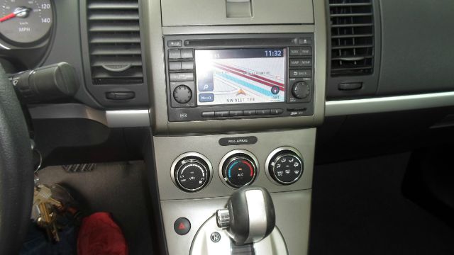 Nissan Sentra 2011 photo 1