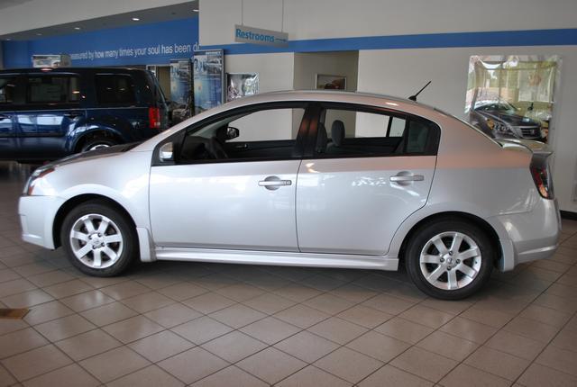 Nissan Sentra 2011 photo 17