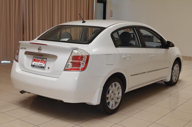 Nissan Sentra 2012 photo 2