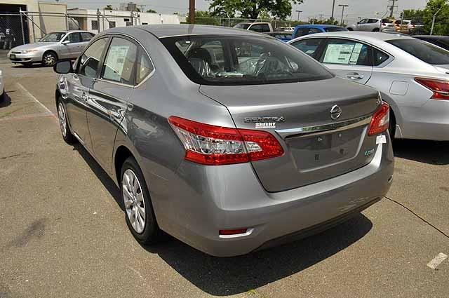 Nissan Sentra 2013 photo 15