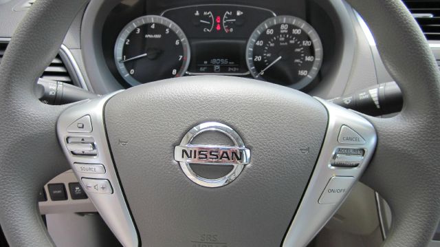 Nissan Sentra 2013 photo 2