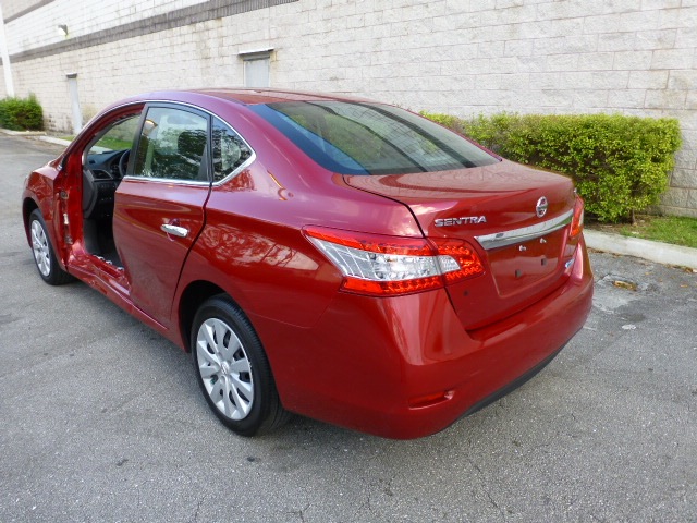 Nissan Sentra 2013 photo 2