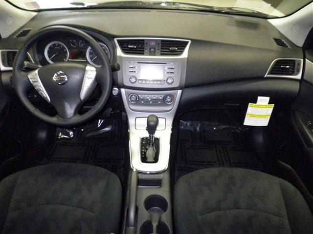 Nissan Sentra 2013 photo 2