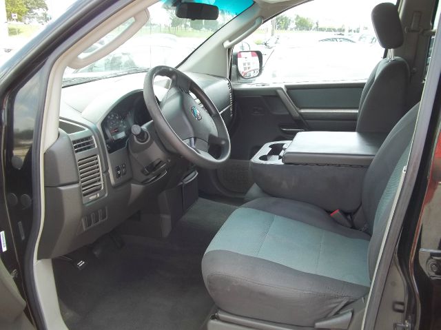 Nissan Titan 2004 photo 2