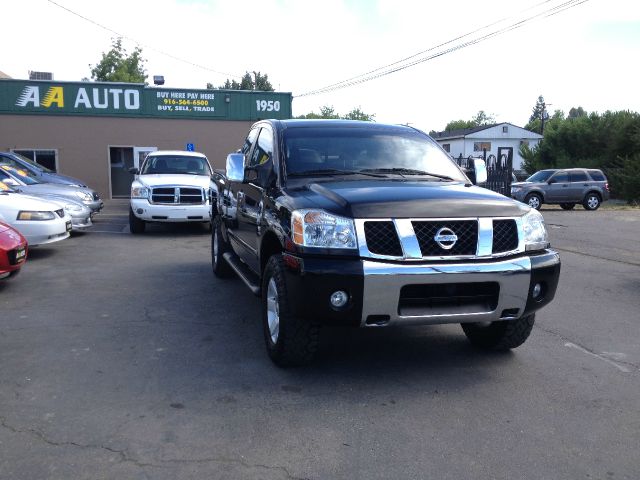 Nissan Titan 4dr Eddie Bauer SUV Pickup Truck