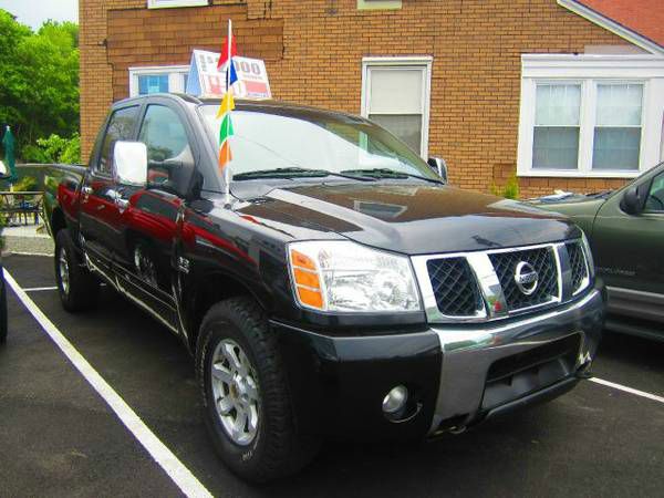 Nissan Titan 2004 photo 1