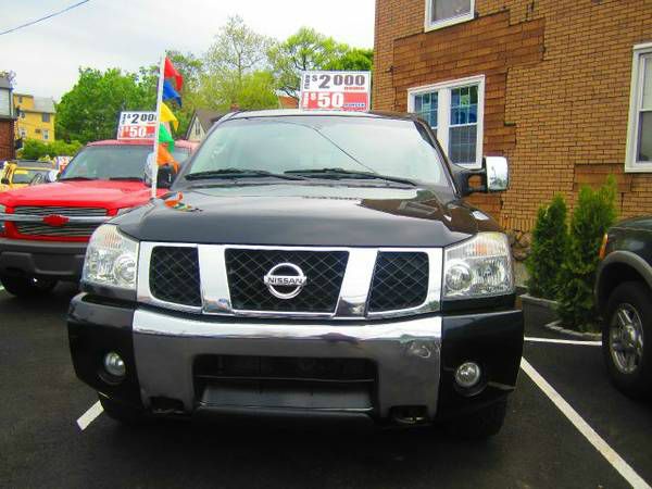 Nissan Titan 2004 photo 2