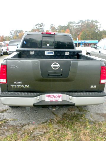 Nissan Titan 2004 photo 2