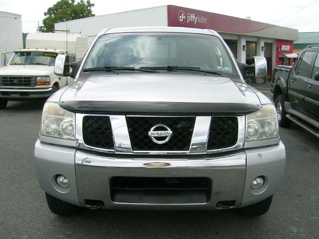 Nissan Titan 2004 photo 1