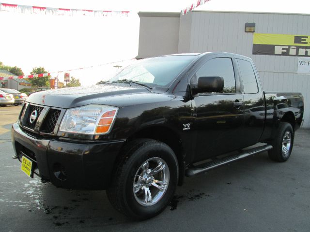 Nissan Titan 2004 photo 1