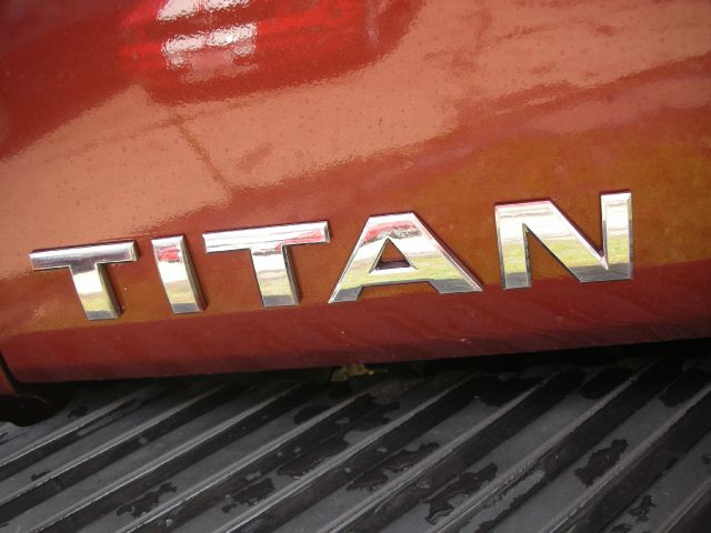 Nissan Titan 2004 photo 2