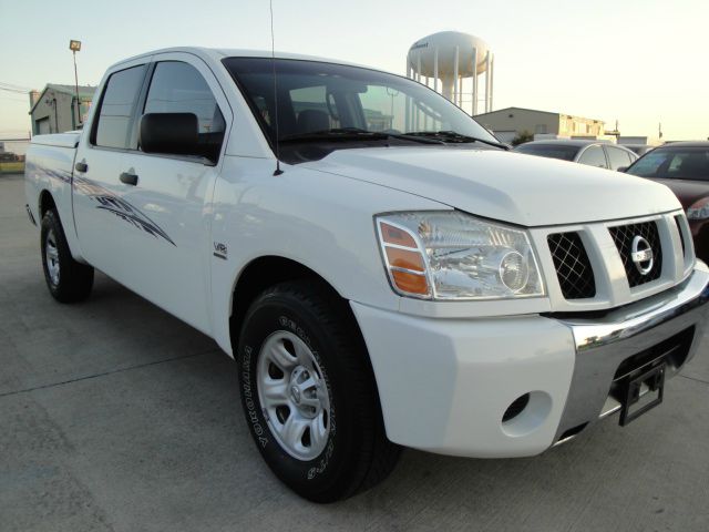 Nissan Titan 2004 photo 1