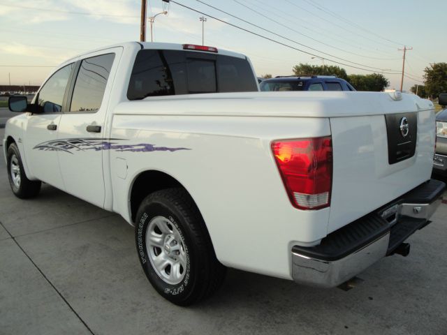 Nissan Titan 2004 photo 2