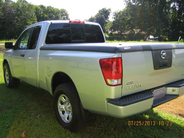 Nissan Titan 2WD Double CAB V6 AUTO LS Pickup Truck