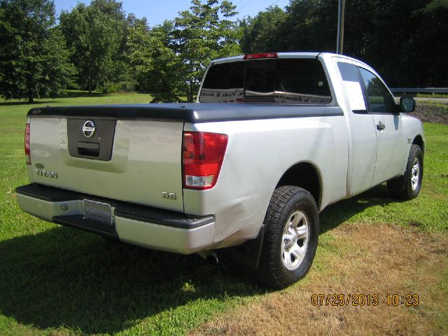 Nissan Titan 2004 photo 2