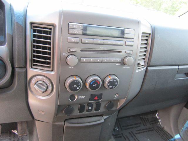 Nissan Titan 2004 photo 2