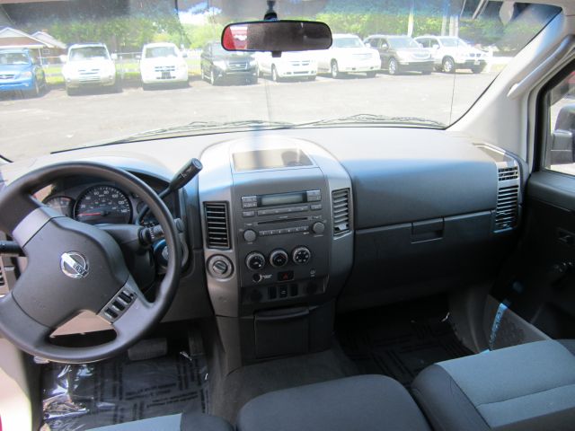 Nissan Titan 2004 photo 9