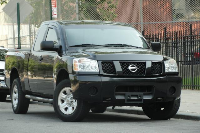 Nissan Titan 2004 photo 2