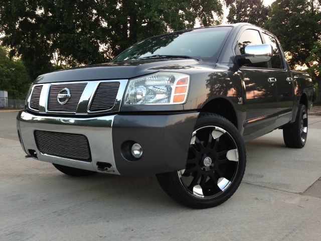 Nissan Titan 2004 photo 2