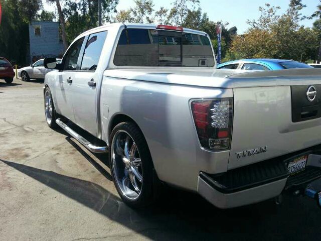 Nissan Titan 2004 photo 2