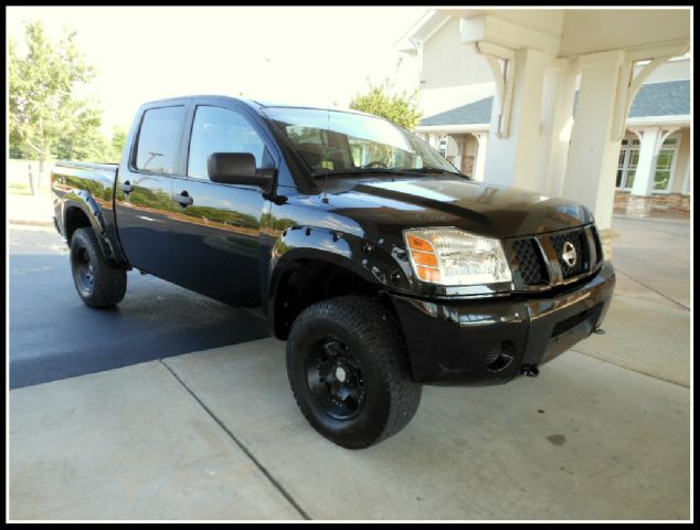 Nissan Titan SLT EXT CAB 4X2 Pickup Truck