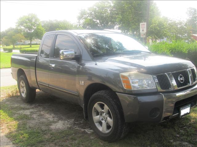 Nissan Titan V8 Pickup