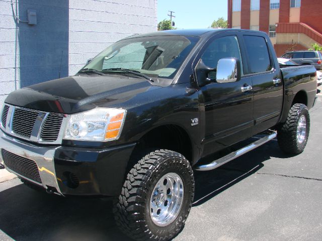 Nissan Titan 2004 photo 1