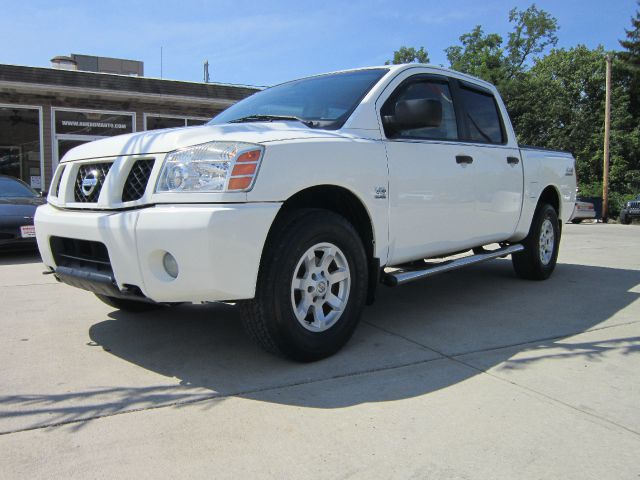 Nissan Titan 2004 photo 2