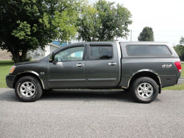 Nissan Titan 2004 photo 1