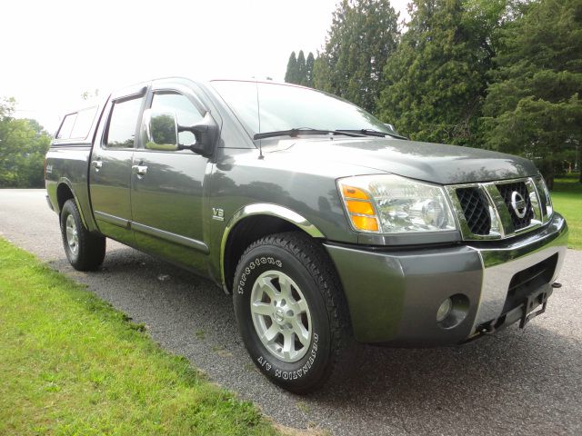 Nissan Titan 2004 photo 2