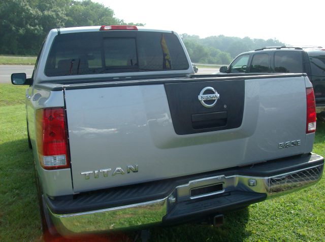 Nissan Titan 2004 photo 2