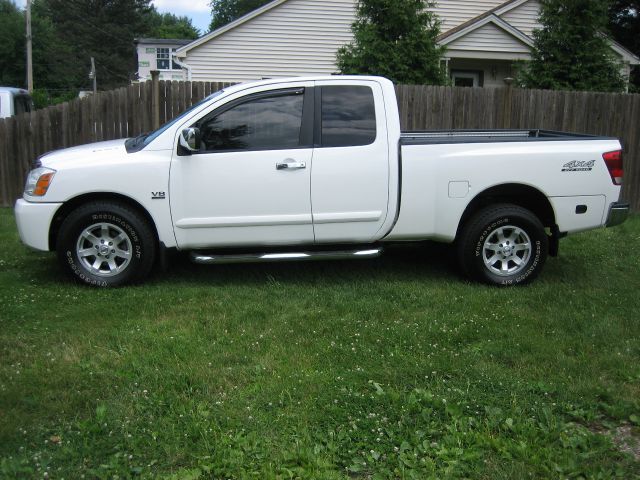 Nissan Titan 2004 photo 1