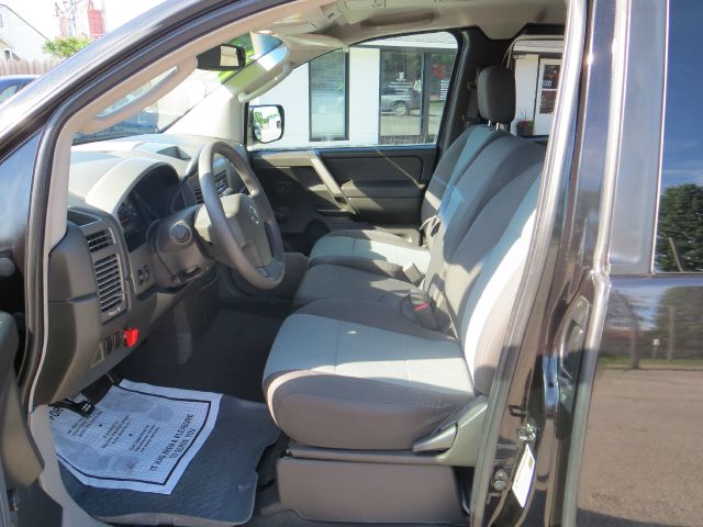 Nissan Titan 4dr Eddie Bauer SUV Pickup Truck