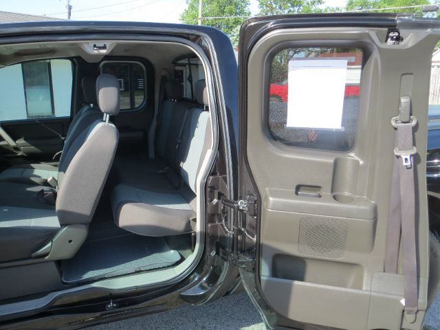 Nissan Titan 2004 photo 2