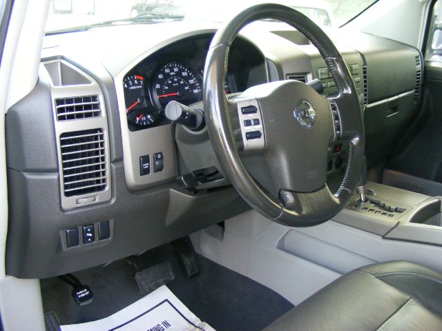 Nissan Titan 2004 photo 8