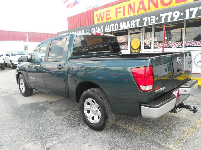 Nissan Titan 2005 photo 1