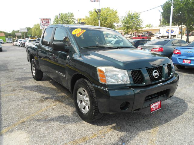 Nissan Titan 2005 photo 2