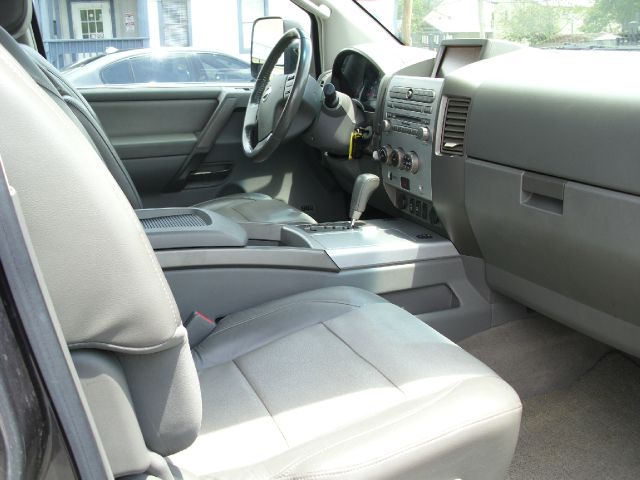 Nissan Titan 2005 photo 2