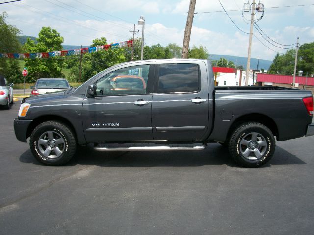 Nissan Titan 2005 photo 2