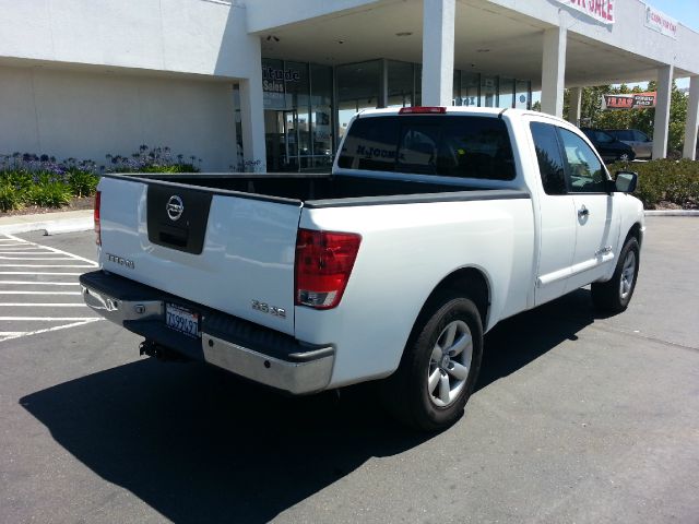 Nissan Titan 2005 photo 1