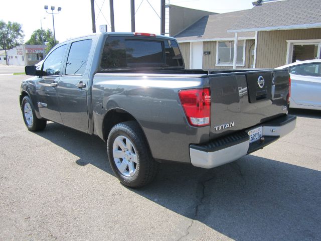 Nissan Titan 2005 photo 1